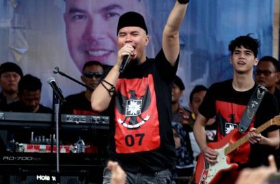 Belum Menang Pilkada Bekasi, Poster 'Nazar' Kemenangan Ahmad Dhani Sudah Beredar