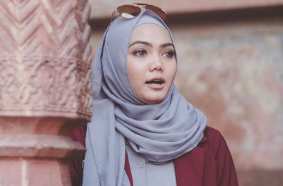 Gara-Gara Foto Romantis Ini, Rina Nose Diminta Nikahi Mantan Suami di Taj Mahal