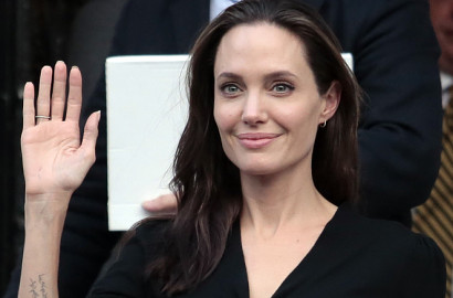 Angelina Jolie Ajarkan Anaknya Makan Tarantula dan Kalajengking