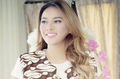 Pose Cantik di Jabal Rahmah, Aurel Hermansyah Digoda Krisdayanti Soal Jodoh