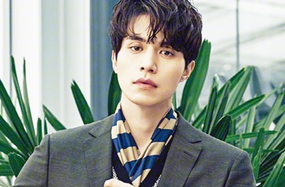 Usung Gaya Formal, Lee Dong Wook Jadi Gentleman Super Ganteng