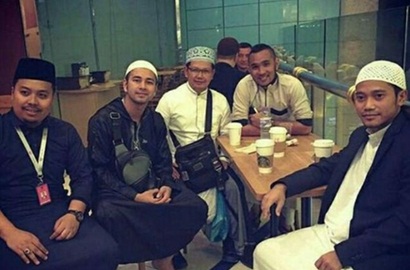 Raffi Ahmad Buka-Bukaan Soal Ketemu Mantan Suami Ayu Ting Ting Saat Umrah, Ngomongin Apa?