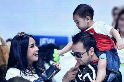 Nagita Makin Imut dan Pamer 'Kalung Baru', Hadiah Spesial Ultah dari Raffi?
