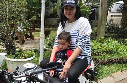 Isu Raffi Dingin ke Nagita Karena Ayu Ting Ting Memanas, Wajah Sedih Mama Rieta Bikin Penasaran