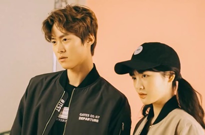 Bukan Jung Hye Sung, Gong Myung Asyik Foto Bareng Idol Ini