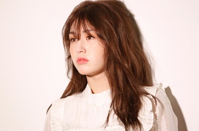Pakai Bando Hingga Topeng Lucu, Jeon Somi Imut di Pemotretan Terbaru