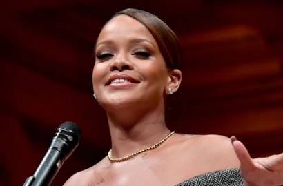 Tak Pernah Lulus SMA, Rihanna Raih Penghargaan dari Universitas Harvard