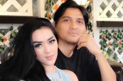 Lucky Hakim Hobi Pegang Perut Istri, Tiara Dewi 'Syahrini' KW Hamil?
