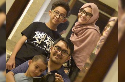 Persiapan Zee Zee Shahab Jelang Umrah Perdana dengan Suami dan Anak