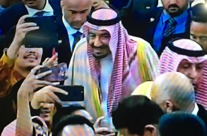 Anggota DPR Heboh Selfie dengan Raja Salman, Netter: Malu-Maluin!