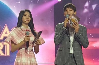 Jadi MC Konser, Awas Cemburu Lihat Minho-Seolhyun Saling Pandang Mesra