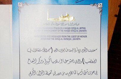 Tinggalkan Pesan di Masjid Istiqlal, Tulisan Tangan Indah Raja Salman Viral