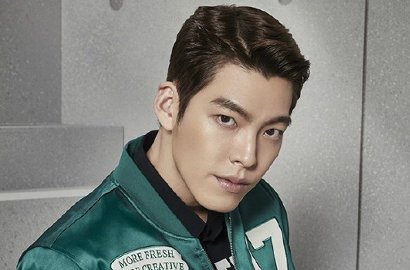 Membungkuk Berkali-Kali ke Tukang Parkir, Kim Woo Bin Tuai Pujian