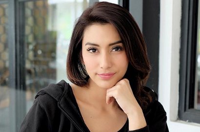 Pamer Kebaya Lamaran, Tyas Mirasih Hebohkan Netter Usai Rajin Komen di Akun Gosip
