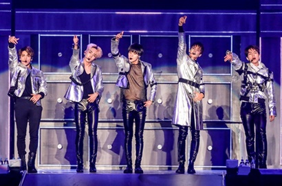 Bawa Laptop, Fanboy Ini Bikin Heboh Nonton SHINee cs Sambil Kerjakan Skripsi