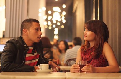 Kece Pose Ala Rocker Usai Nikah, Vokalis The Rain Malah Dikira Vicky Prasetyo