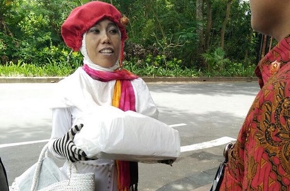 Nekat Beri Kado untuk Raja Salman, Wanita Ini Ditangkap Gegana