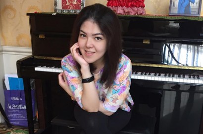 Kuliah S-2, Mantan Penyanyi Cilik Tina Toon Sukses Sandang Gelar Magister Hukum