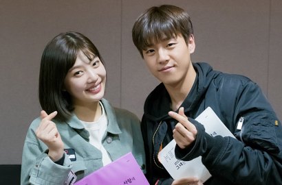 Joy Red Velvet Ceria Ditatap Lee Hyun Woo di Poster 'The Liar and His Lover'