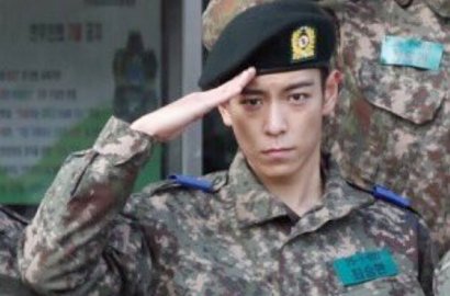Foto Militer Kembali Dirilis, T.O.P Goda Fans dengan Pose Ini