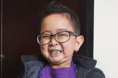 Daus Mini Tetap Pede Meski Miliki Ukuran Tubuh Pendek Setara Sang Buah Hati