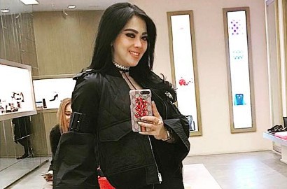 Sepatu 'Ajaib' Syahrini Ini Bikin Netter Gagal Paham, Kok Bisa?