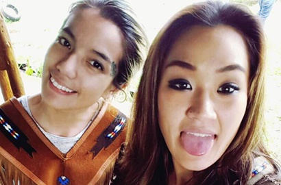 Foto 'Berani' di Atas Ranjang Bareng Cewek, Sheila Marcia Kembali Dituding Lesbian