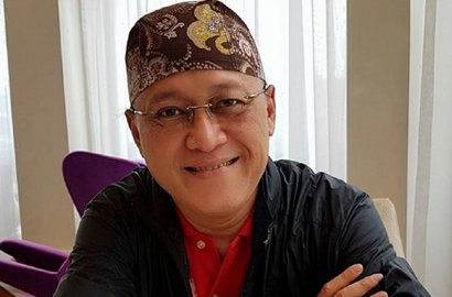 Diminta Cium Kaki Ibunda Kiswinar, Inikah Jawaban Mario Teguh?