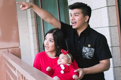 Kocaknya Wajah Galak Chelsea Olivia dan Glenn Saat Pamer Nastusha Raih 1 Juta Followers