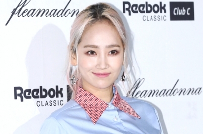 Tampil Cantik di Majalah, Yenny Percaya Wonder Girls Bisa Reuni