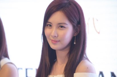 Serunya Seohyun Main Parasailing Bareng Orangtua dan Staf di Bali