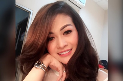 Beredar Video Ciuman Bibir Bareng Cewek, Hesty Klepek Klepek Dituding Lesbian