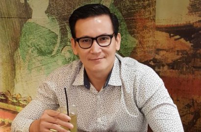 Merinding, Marcelino Lefrandt Berani Foto Disamping Lukisan Angker di Malang