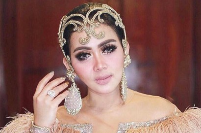 Ingin Umrah Bareng Keluarga, Syahrini: Ngejar Dunia Sampai Kapan?