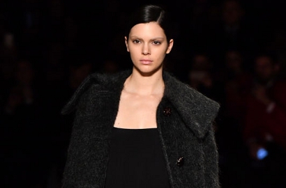 Pasca Dirampok, Kendall Jenner Pecat Seorang Petugas Keamanan