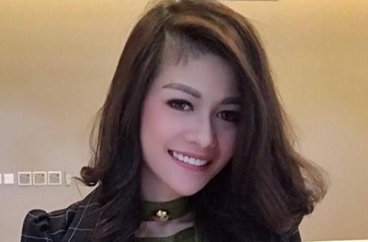 Bantah Isu Lesbian Lewat Foto Ini, Hesty Klepek Klepek Malah Di-Bully Lagi