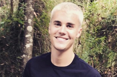 Tak Pakai Baju, Justin Bieber Kepergok Bermesraan dengan Fans Nenek-Nenek