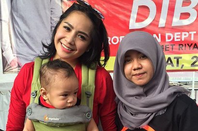 Nagita Izinkan Pengasuh Makan Semeja, Dikagumi Karena Mementingkan Makanan Halal