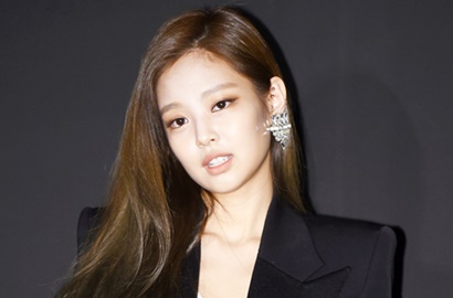 Tampil Seksi Tanpa Buka-Bukaan, Jennie Black Pink Banjir Pujian