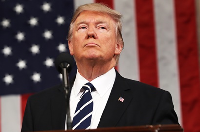 Keluarkan Perintah Eksekutif, Trump Hapus Kebijakan Lingkungan Obama