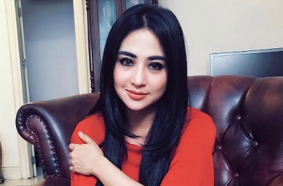 Dewi Persik Dihujat Gara-Gara Pakai Gaun 'Tanpa Celana' Ala Marshanda