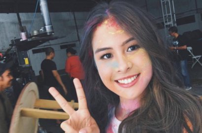 Awas Jatuh Cinta, Maudy Ayunda Tampil Cantik Bak Malaikat di MV 'Satu Bintang di Langit Kelam'