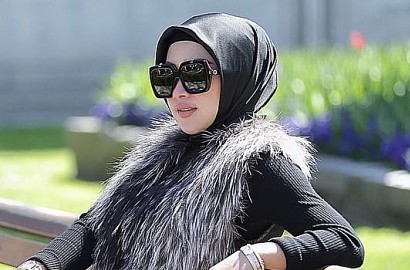 Dicibir Karena Hijab dan Legging Ketat, Syahrini Malah Minta Didoakan