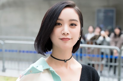 Foto Nyantai di Kampus, Hyelim Eks Wonder Girls Dibilang Wajah Pas-Pasan