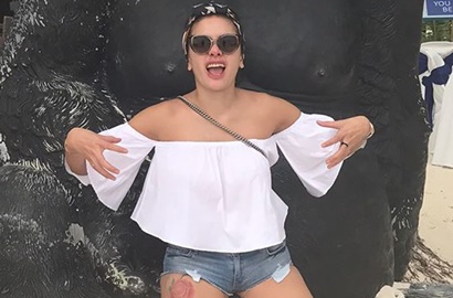 Lepas Hotpants dan Pamer Bokong, Nikita Mirzani Disangka Orang Gila