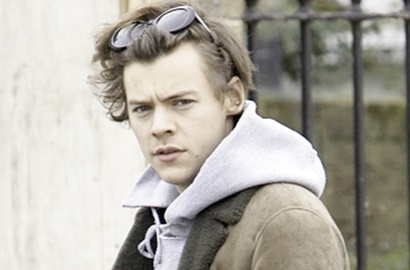 Punya Empat Puting Payudara, Harry Styles: Itu Daya Tarikku