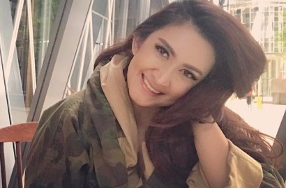 Suami Kembali Mesra Bareng Wanita Cantik, Nafa Urbach: Itu Ibu Tirinya Zack Lee Kok
