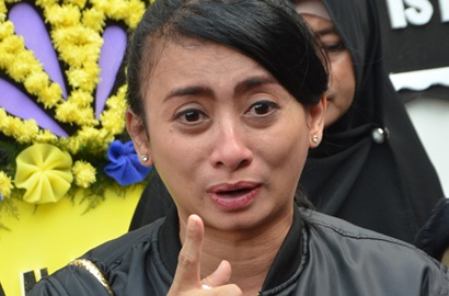 Sambil Menangis, Febri Khey Ungkap Firasat Buruk Soal Penyakit Renita Sukardi