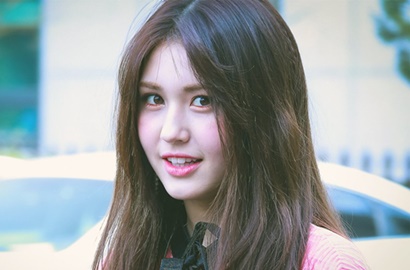 Ikut Rayakan 'Happy Sibling Day', Somi Pamer Keakraban Bareng Member Twice