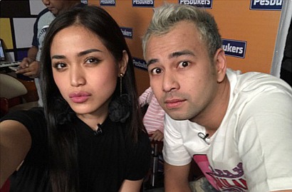 Bantah Isu Dekati Shivin Narang, Jessica Iskandar Malah Mesra dan Pegang Pipi Rafi